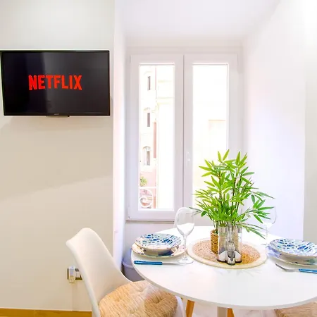 Elegantis Gracchi - Your Chic Retreat In - Vatican Area Apartment *
