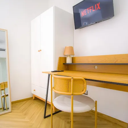 Elegantis Gracchi - Your Chic Retreat In - Vatican Area Apartmán